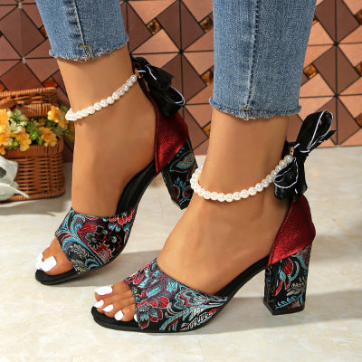 Damen  offene Mules mit besticktem Paisley-Muster, glänzender Kunstlederblatt und mittelhohem Blockabsatz Drune