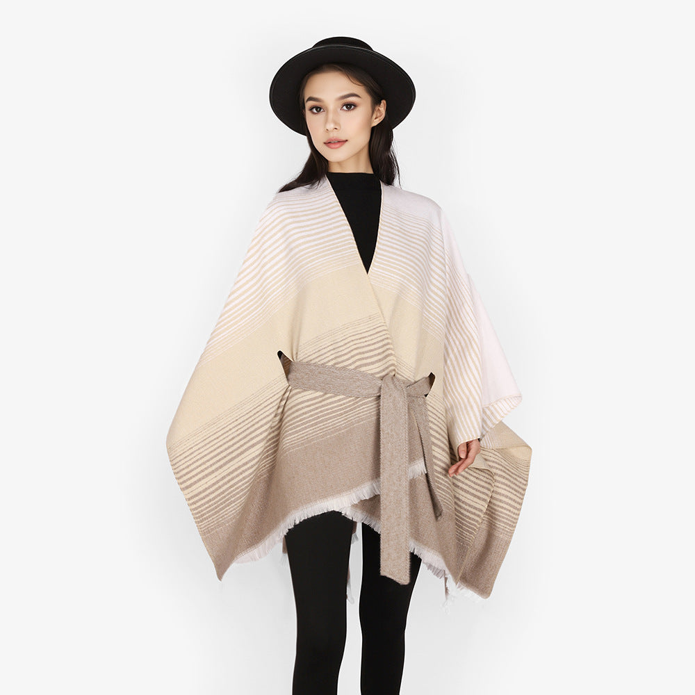 Damen Wickelponcho aus Feinstrick mit Bindegürtel und Fransensaum Drune
