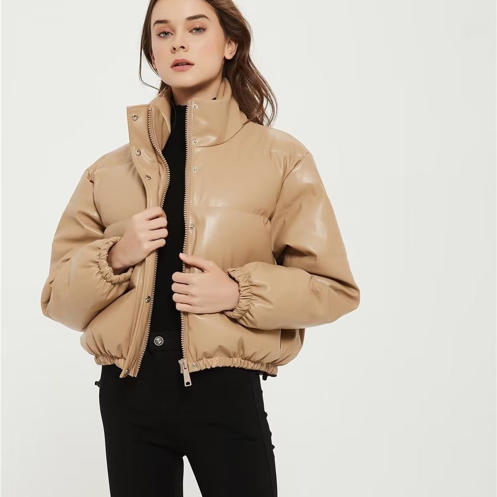 Damen nan kurzes gesteppte Kunstleder-Pufferjacke mit hohem Stehkragen, Druckknopfleiste und Kordelzugsaum Drune