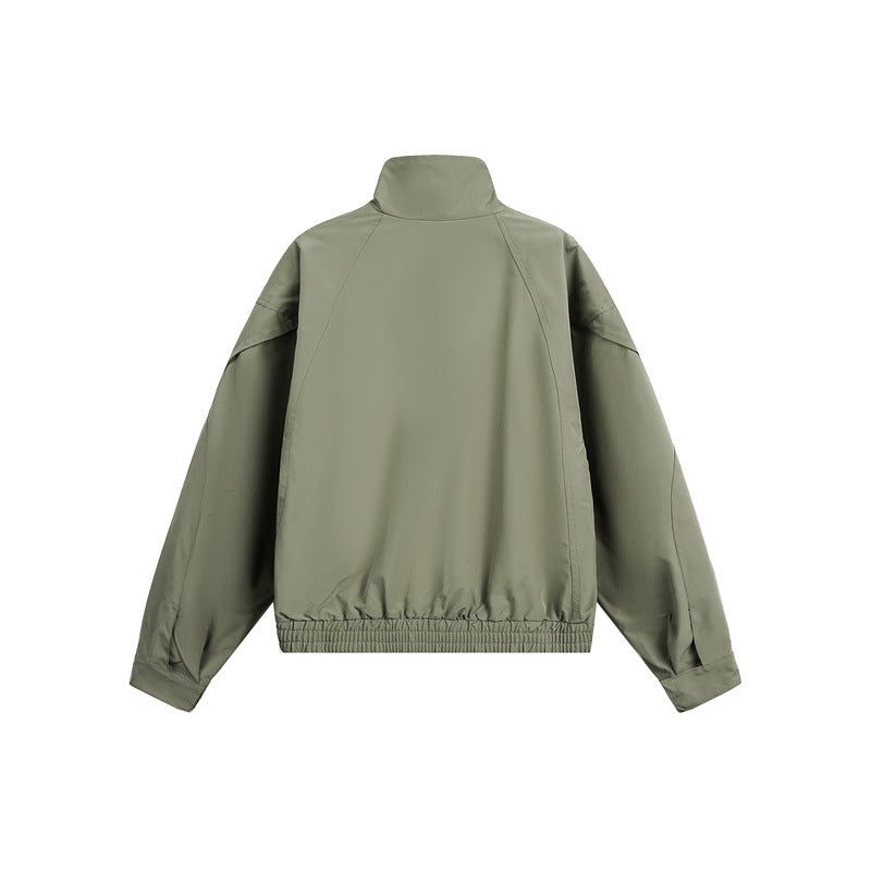 Unisex Kurzblouson im minimalistischen Tech‑Stoff mit Funnelkragen und verdeckter Frontblende Drune