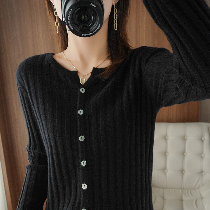 Damen Strickjacke mit feinem Rippmuster und eleganten Knopfdetails Drune