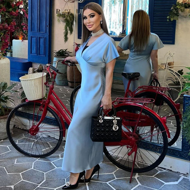 Damen Maxikleid mit elegantem Wickeloberteil und fließendem Saum Drune