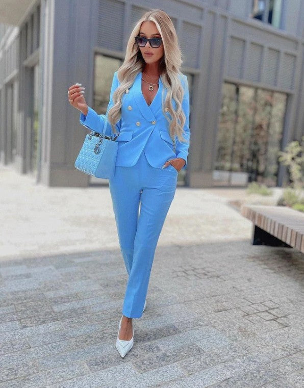 Damen Taillierter Hosenanzug mit tiefem Revers, Slim-Hose und goldenen Zierknöpfen Drune