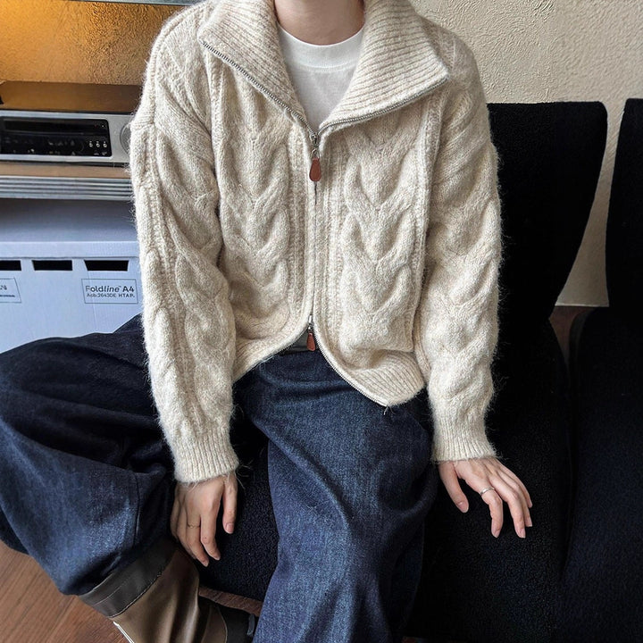 Damen Grobstrickjacke mit Stehkragen und modernen Zopfmustern Drune