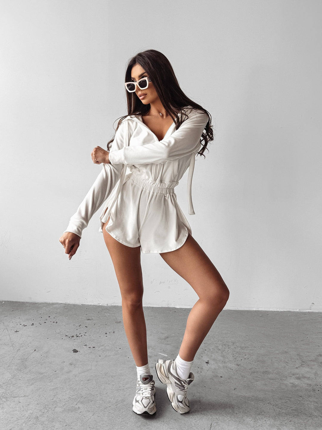 Damen cropped Zip-Hoodie mit gerafftem Tunnelzugbund und fließender High-Waist-Short im Lounge-Set Drune