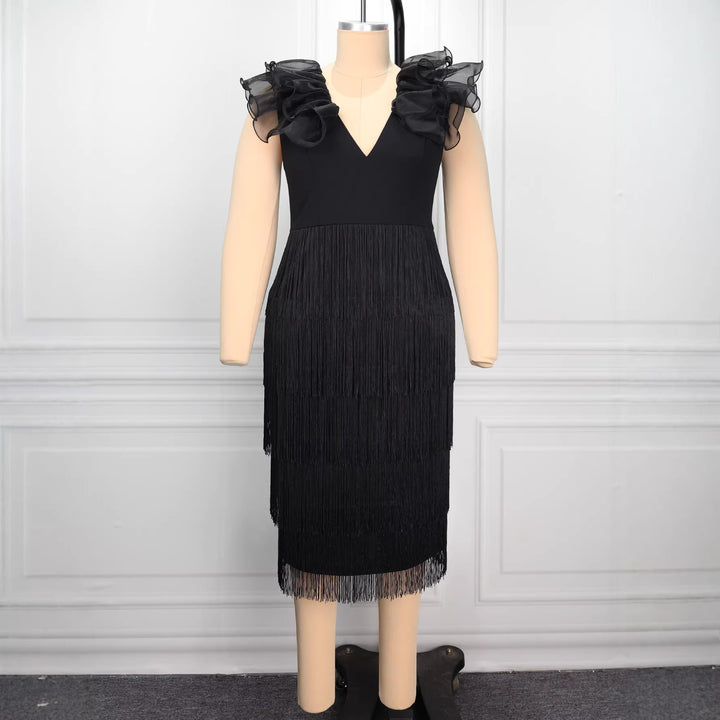 Damen Abendkleid mit voluminösen Rüschendetails und schickem Fransen Drune