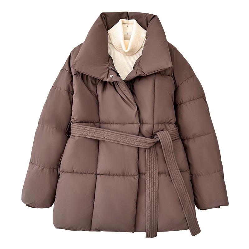 Damen nan taillierte Steppjacke mit breitem Stehkragen, gesteppter Bindegürtel und Rippenbündchen Drune