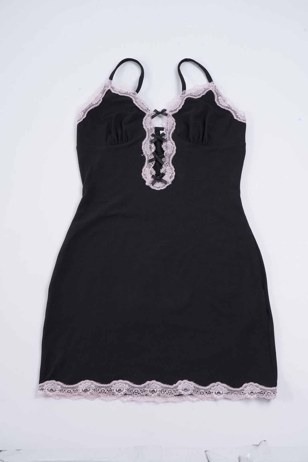 Damen Schlafkleid mit Spitzenverzierungen und dekorativem Kordeldetail Drune
