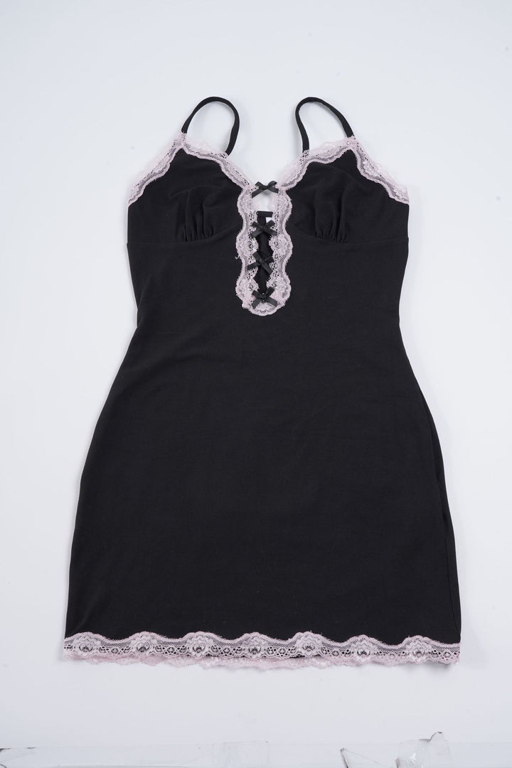 Damen Schlafkleid mit Spitzenverzierungen und dekorativem Kordeldetail Drune