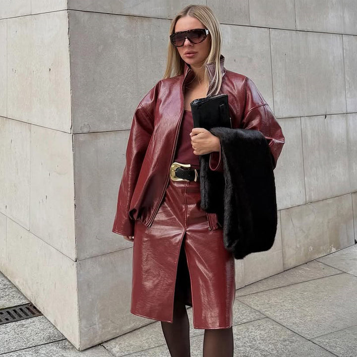Damen Glänzendes Kunstleder-Zweiteiler mit Oversize-Zipjacke und tailliertem Midirock Drune