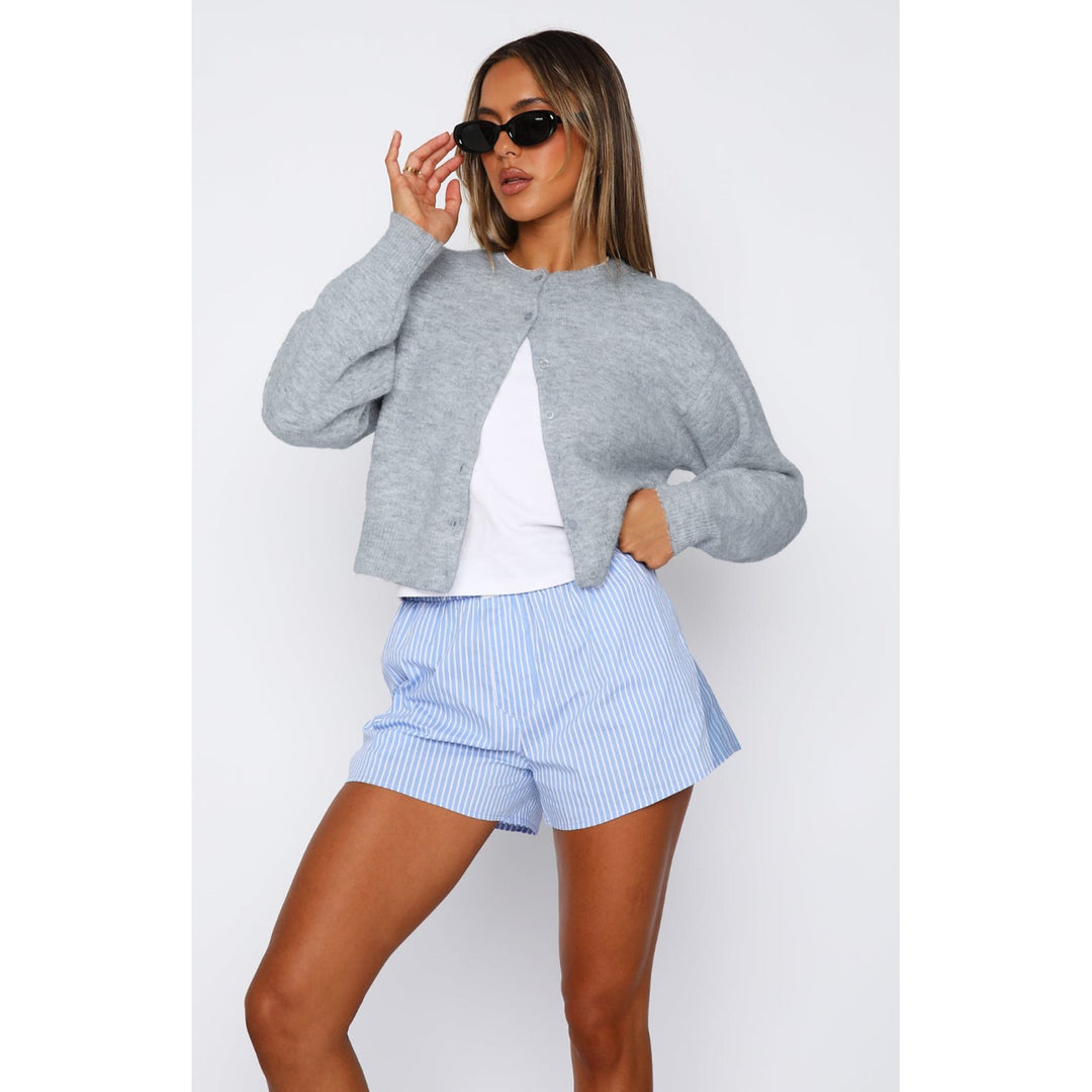 Damen Kurzgeschnittene Strickjacke mit verdeckter Knopfleiste und Ballonärmeln Drune