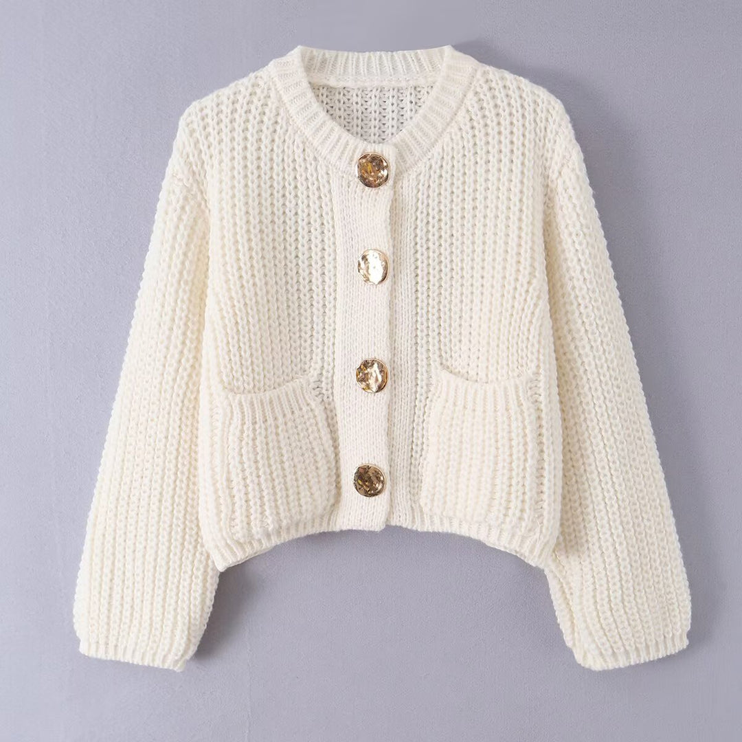 Damen Grobgestrickte Kurzstrickjacke mit großen Zierknöpfen und aufgesetzten Taschen Drune