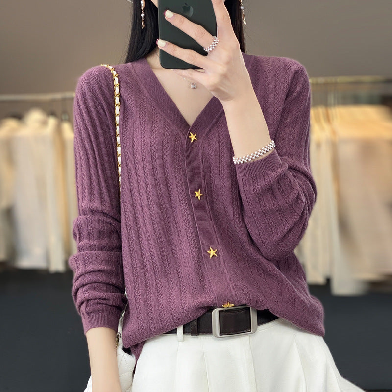 Damen Leichter V‑Ausschnitt-Cardigan mit strukturierter Längsrippe und Sternknöpfen Drune