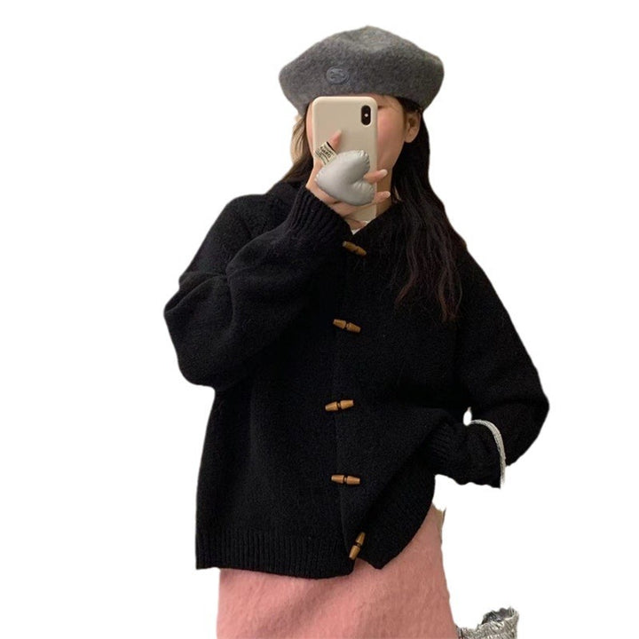Damen Grobstrickjacke mit praktischer Kapuze und dekorativen Holzknöpfen Drune