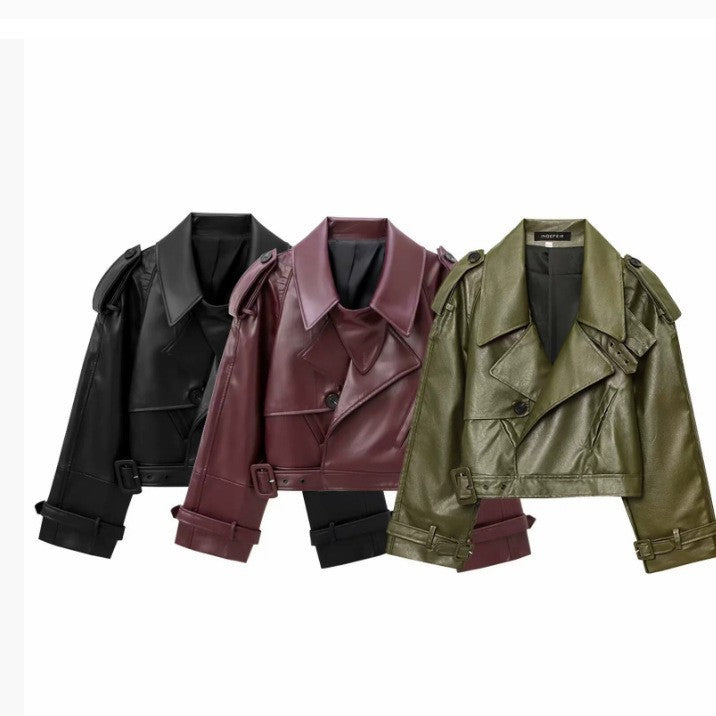 Damen 300+ taillierte Cropped-Bikerjacke aus Kunstleder mit großem Revers, Schulterklappen und Taillengürtel Drune