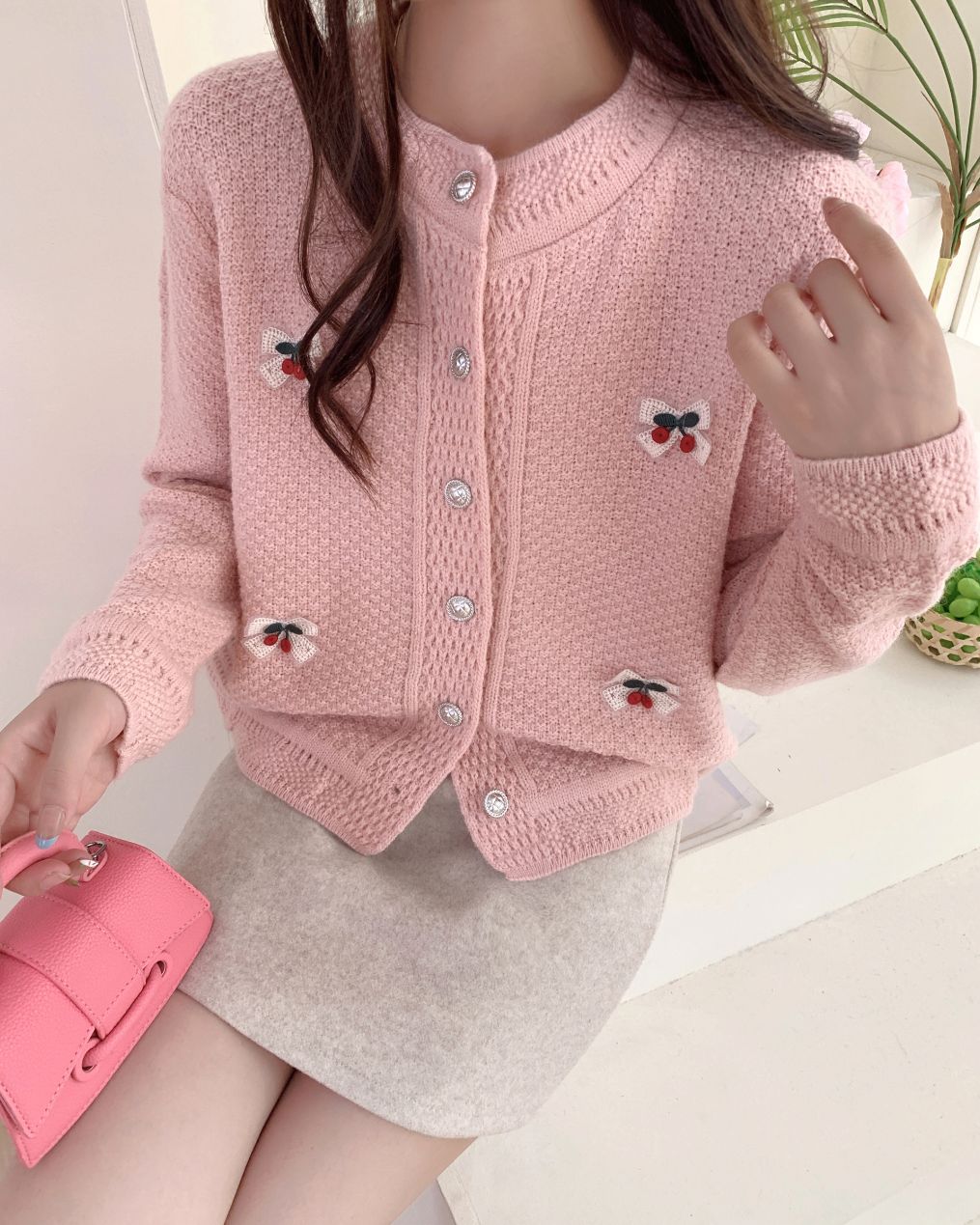 Damen Strickjacke mit dekorativen Stickereien Drune
