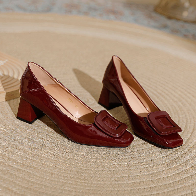 Damen elegante Lackleder-Pumps mit komfortablem Blockabsatz und dekorativer Schnalle Drune