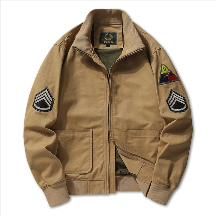 Herren nan militärisch inspirierte Bomberjacke mit aufgesetzten Patches, verdecktem Reißverschluss und elastischen Bündchen Drune