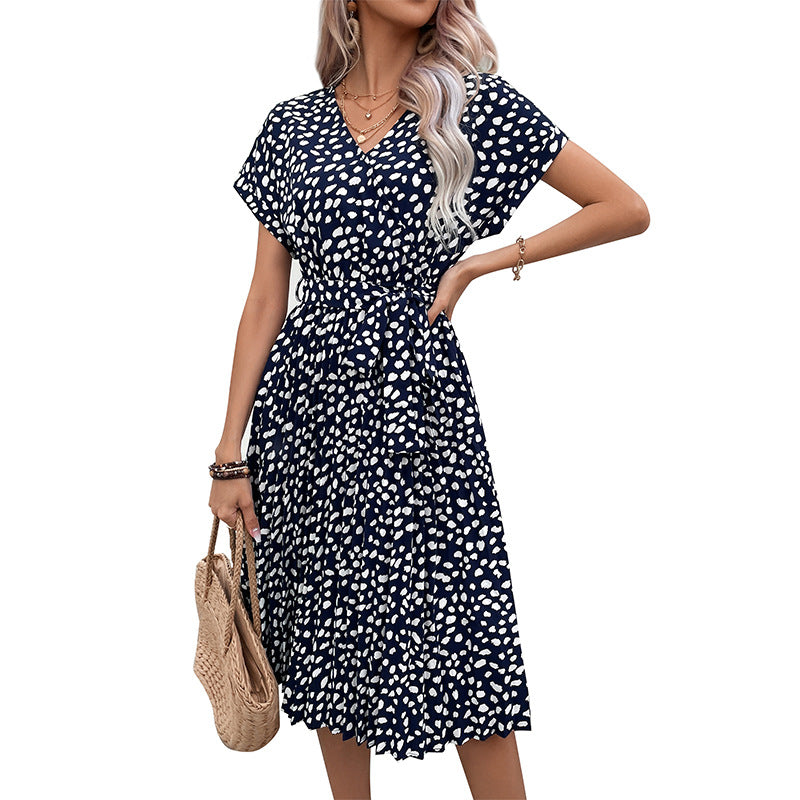 Damen Knitterfreies Taillenkleid mit V-Ausschnitt, Bindegürtel und stufigem Volantrock Drune