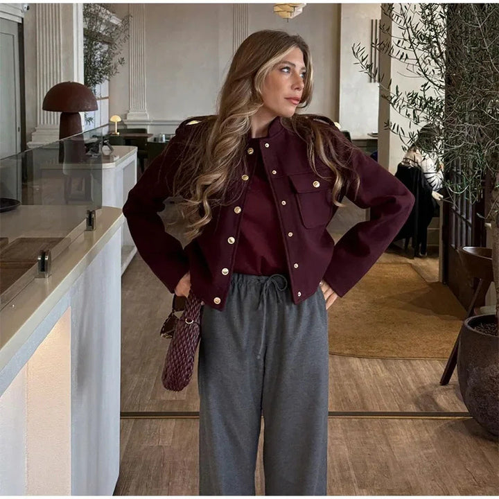 Damen 300+ Boxy Kurzjacke aus Wollmix mit Pattentaschen und goldenen Druckknöpfen Drune