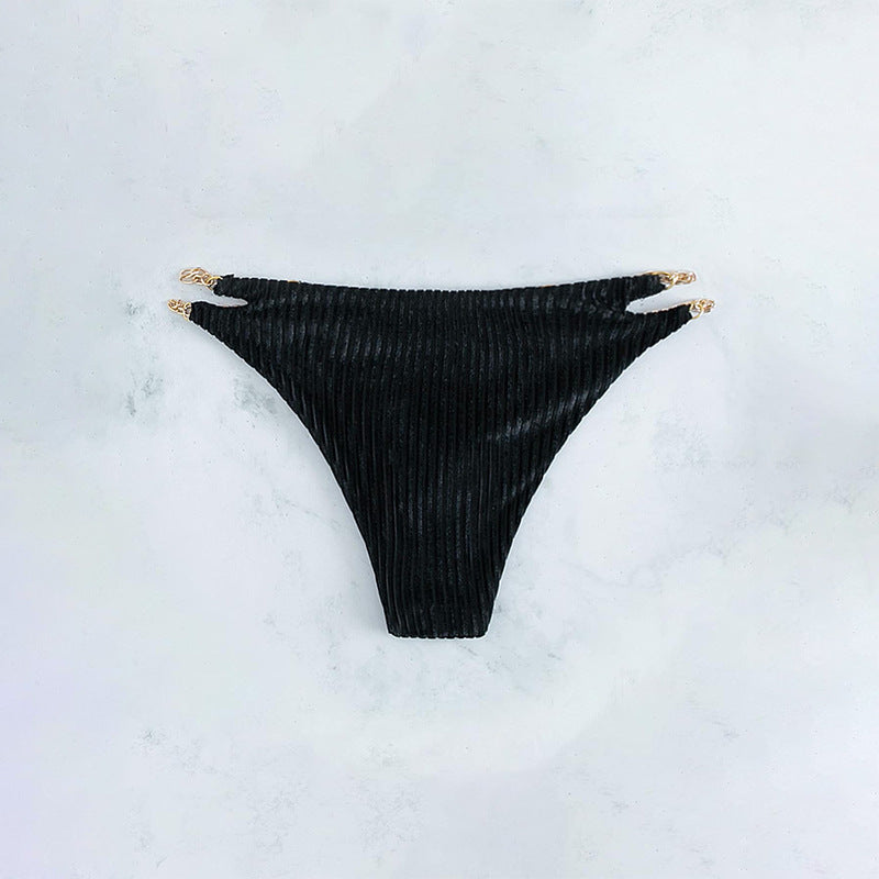 Damen Bikinihose mit offenen Schnittelementen und eleganten Kettenakzenten Drune