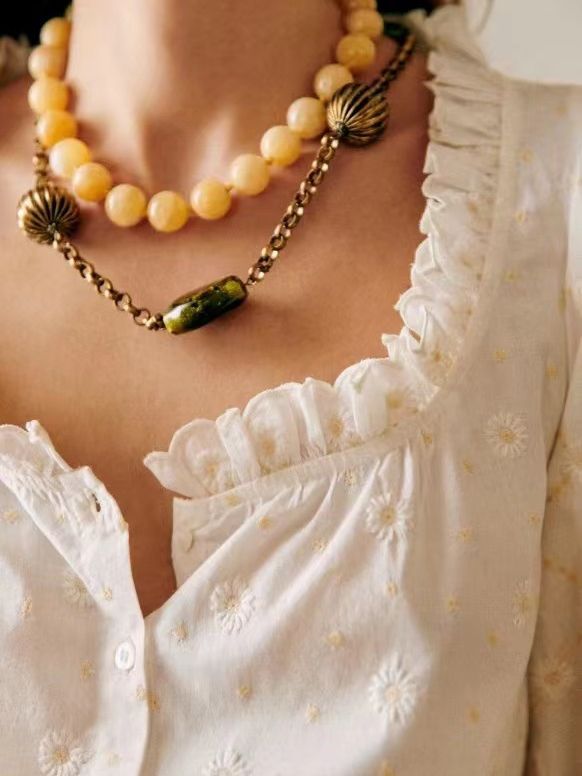 Damen Bluse mit romantischen Rüschendetails und feinen Stickereien Drune