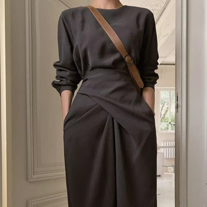 Damen Modernes Longkleid mit überlappender Taillenpasse, verdeckten Eingrifftaschen und kastiger Silhouette Drune