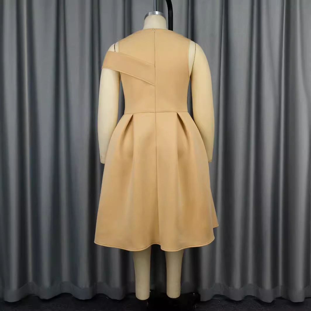 Damen Cocktailkleid mit asymmetrischem Schnitt und innovativen Plissee-Details Drune