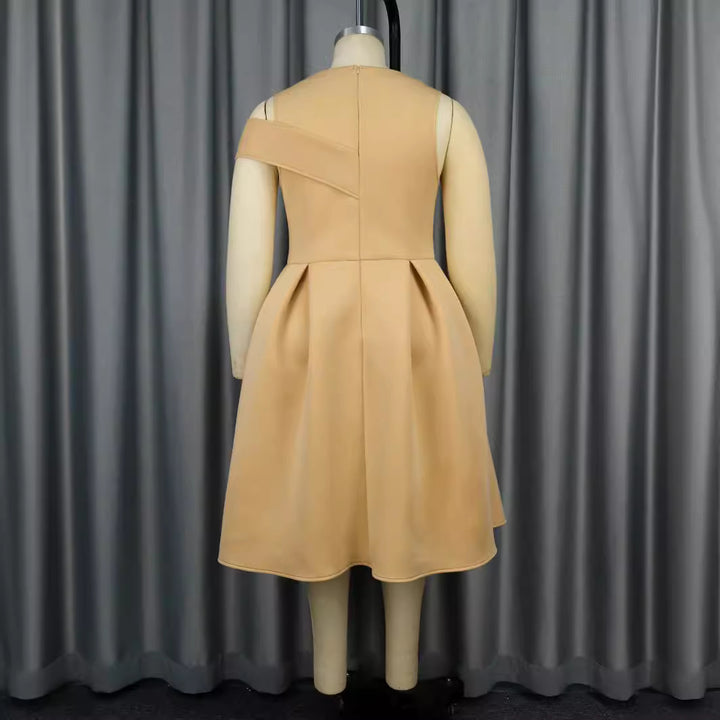 Damen Cocktailkleid mit asymmetrischem Schnitt und innovativen Plissee-Details Drune