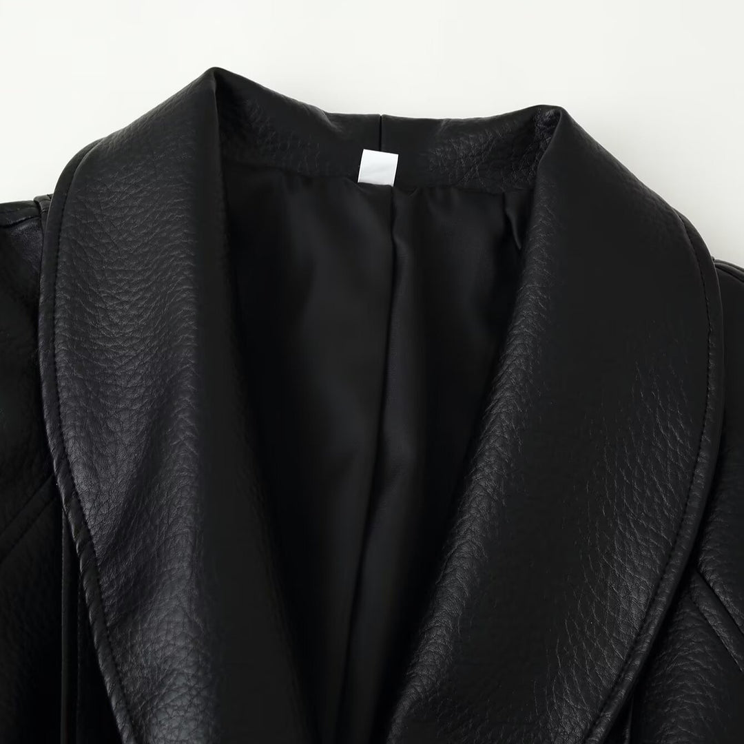 Damen Kurzblazer aus veganem Leder mit Schalkragen und Taillenbindegürtel Drune