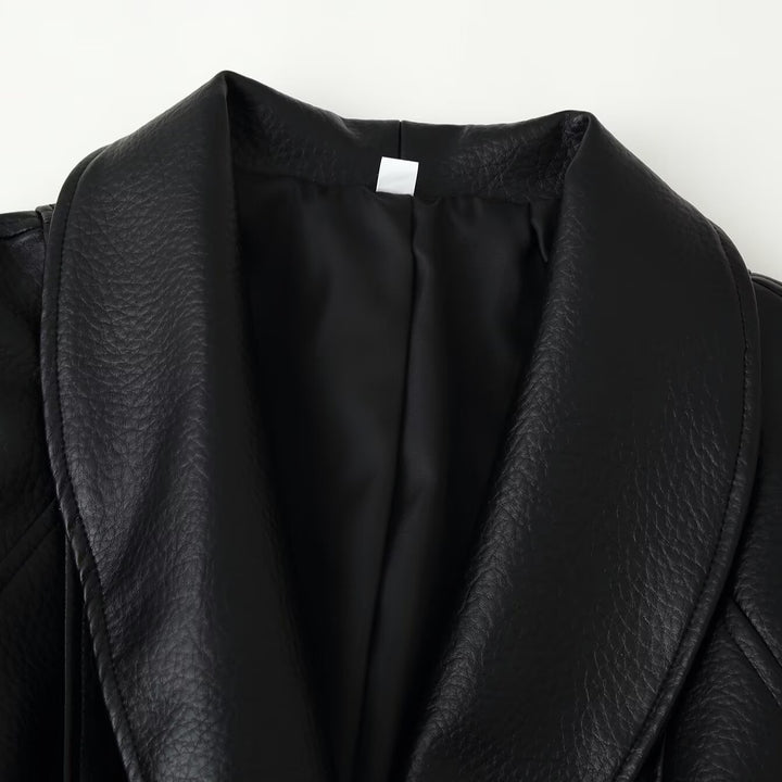 Damen Kurzblazer aus veganem Leder mit Schalkragen und Taillenbindegürtel Drune