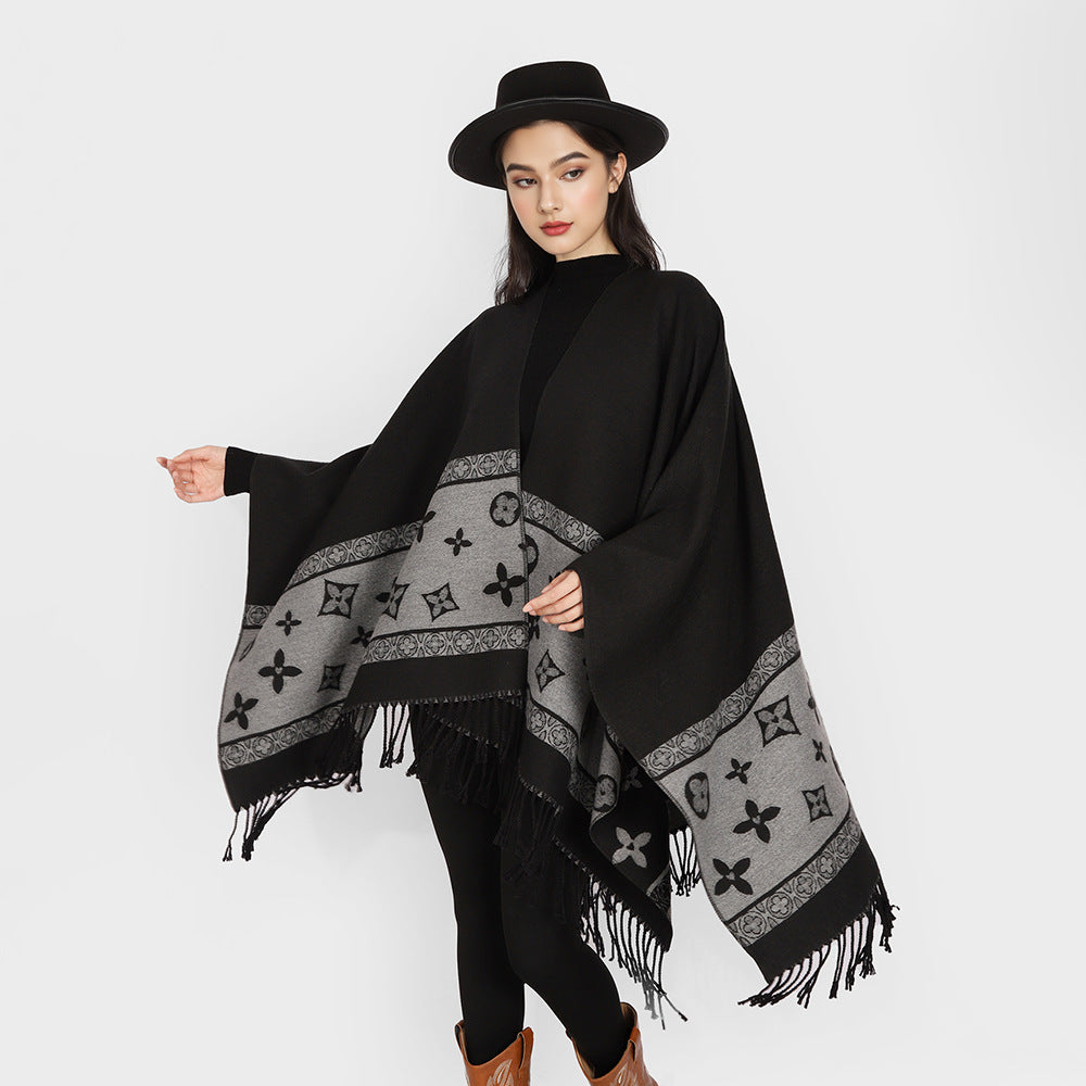 Damen Fransen-Capeponcho im Jacquard-Wollmix mit asymmetrischem Zipfelsaum Drune