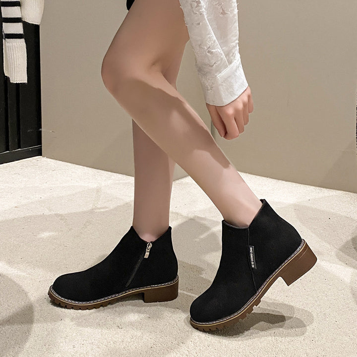Damen nan kurze Reißverschluss-Stiefelette aus Veloursoptik mit profiliertem Traktorsohlensystem und gepolstertem Komfortfutter Drune
