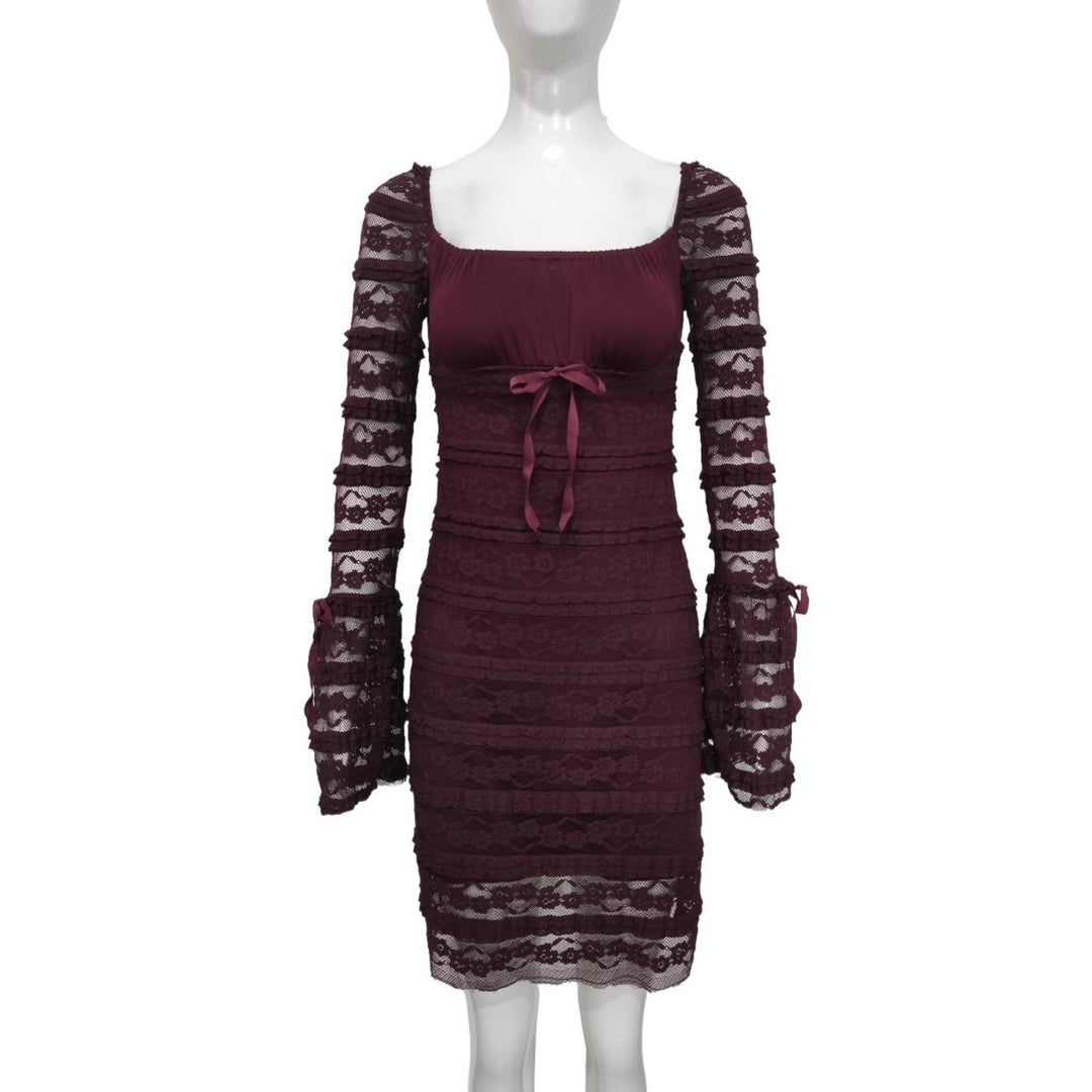 Damen Enganliegendes Spitzen-Minikleid mit Carmenausschnitt, Rüschenlagen & Trompetenärmeln Drune