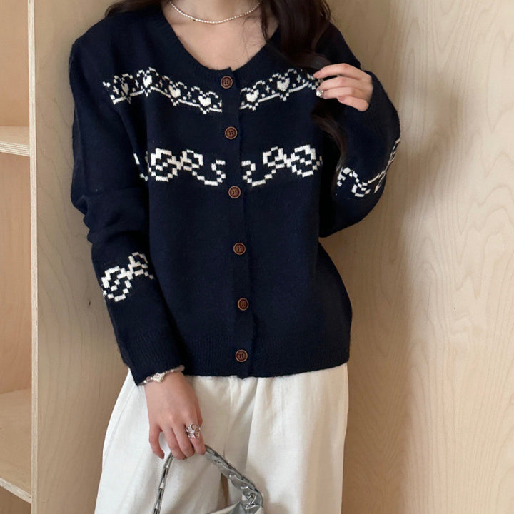 Damen Verspielter Strickcardigan mit Holzknöpfen und traditionellen Mustern Drune