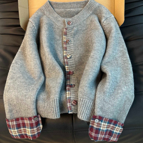 Damen modische Strickjacke mit Karomuster und praktischen Knöpfen Drune