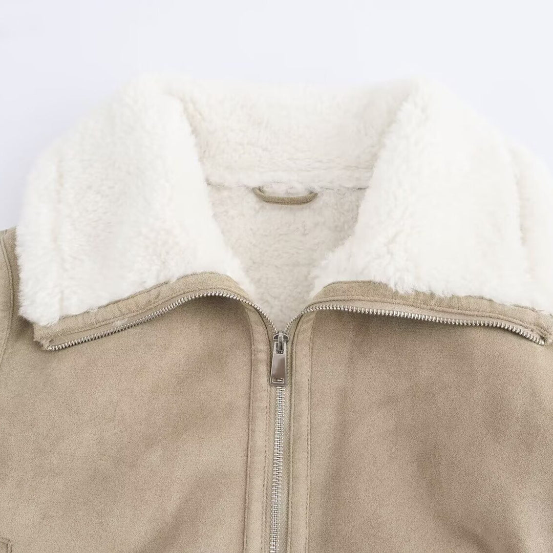 Damen Kurz geschnittene Wildlederoptik-Bomberjacke mit Teddyfutter, Reißverschluss und Rippbündchen Drune