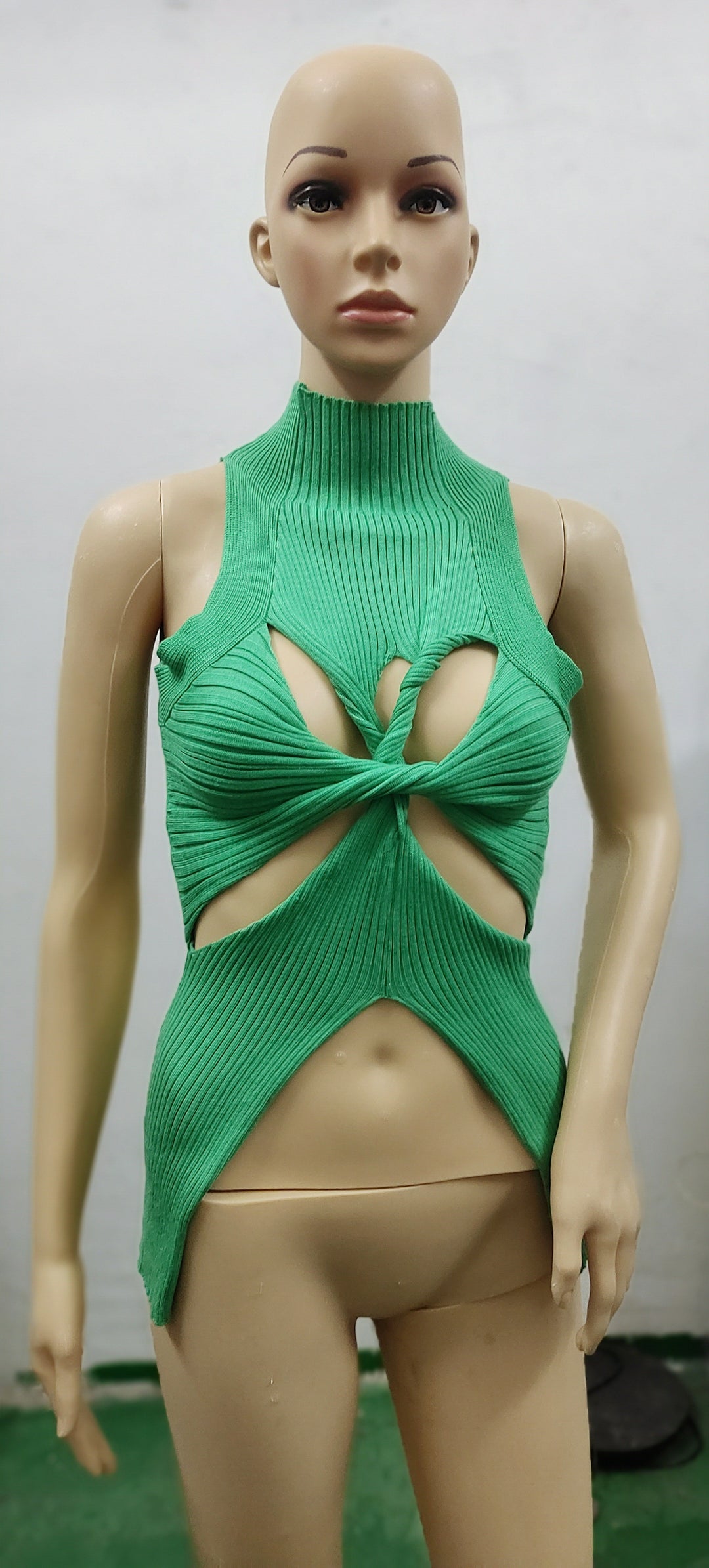 Damen figurbetontes Cut-Out Top mit hohem Kragen Drune