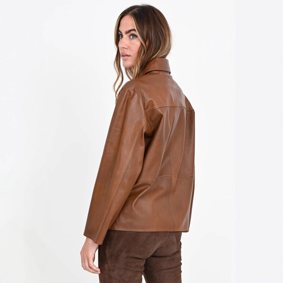 Damen Overshirt-Jacke in Lederoptik mit aufgesetzter Brusttasche und verdeckter Knopfleiste Drune