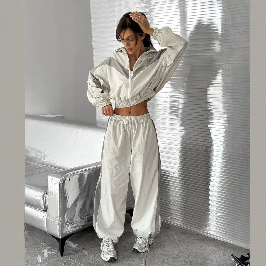 Damen nan Satin-Trackset mit Stehkragen, Chevron-Streifen und Kordelzug Drune