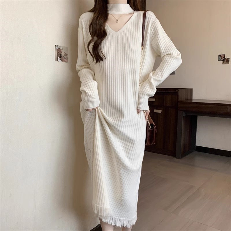 Damen Strickkleid mit V-Ausschnitt und Fransen Drune