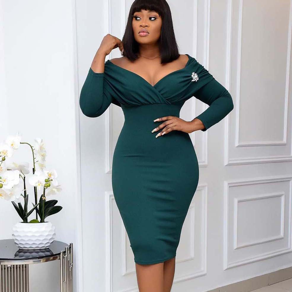 Damen figurbetontes Cocktailkleid mit schickem Off-Shoulder-Ausschnitt und Rüschendetails Drune