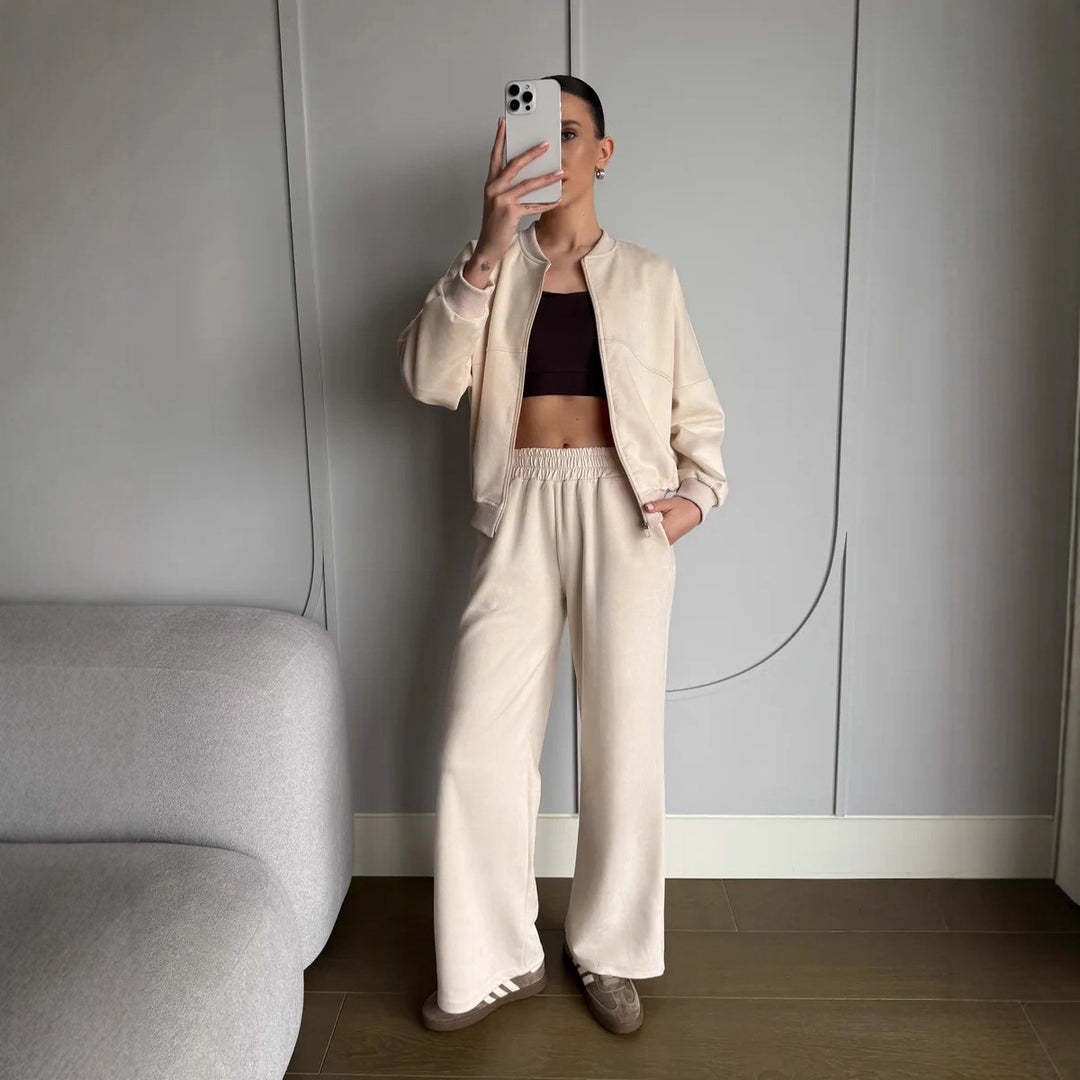 Damen urbaner Sportanzug mit cropped Jacke und bequemen, weiten Hosen Drune