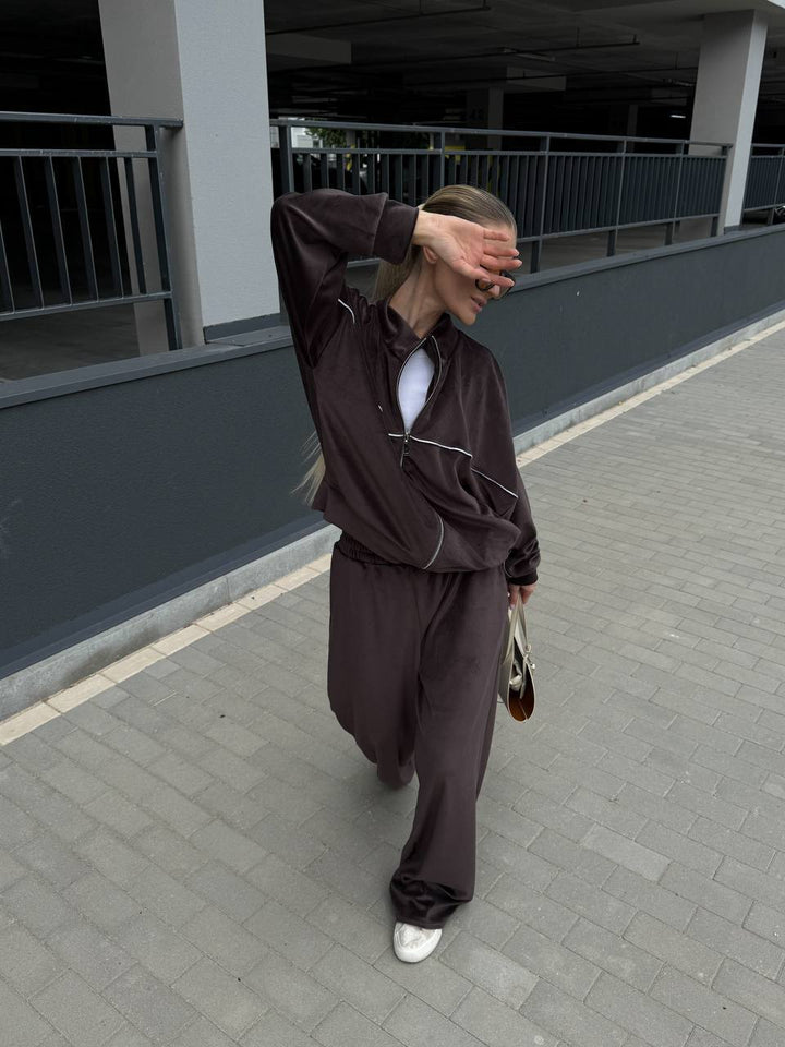 Damen sportive Oversize-Fleecejacke mit diagonaler Reißverschluss-Optik und weit geschnittener High-Waist-Jogginghose Drune