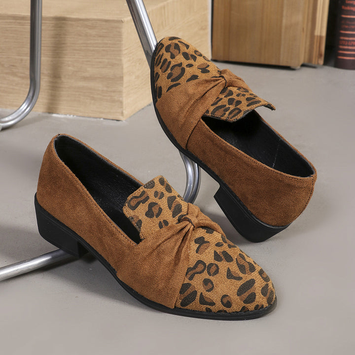 Damen Veloursleder-Loafer mit goldener Kettenapplikation und kleinem Blockabsatz Drune