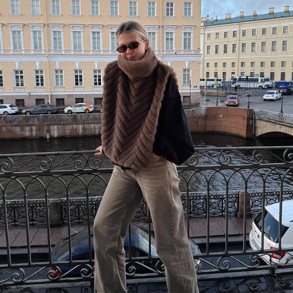 Damen Gefüttertes Pelzponcho mit hohem Rollkragen & Chevron-Struktur Drune