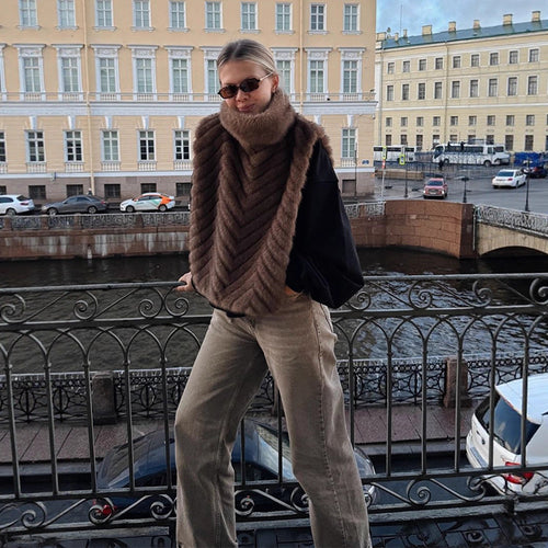 Damen Gefüttertes Pelzponcho mit hohem Rollkragen & Chevron-Struktur Drune