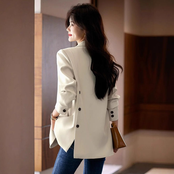 Damen moderner Blazer mit strukturiertem Schnitt und dekorativen Knopfdetails Drune