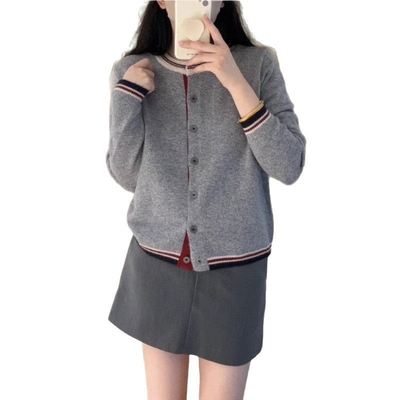 Damen Strickjacke mit kontrastierenden Bündchen und Knopfdetails Drune