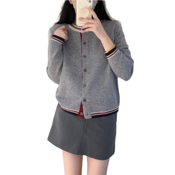 Damen Strickjacke mit kontrastierenden Bündchen und Knopfdetails Drune